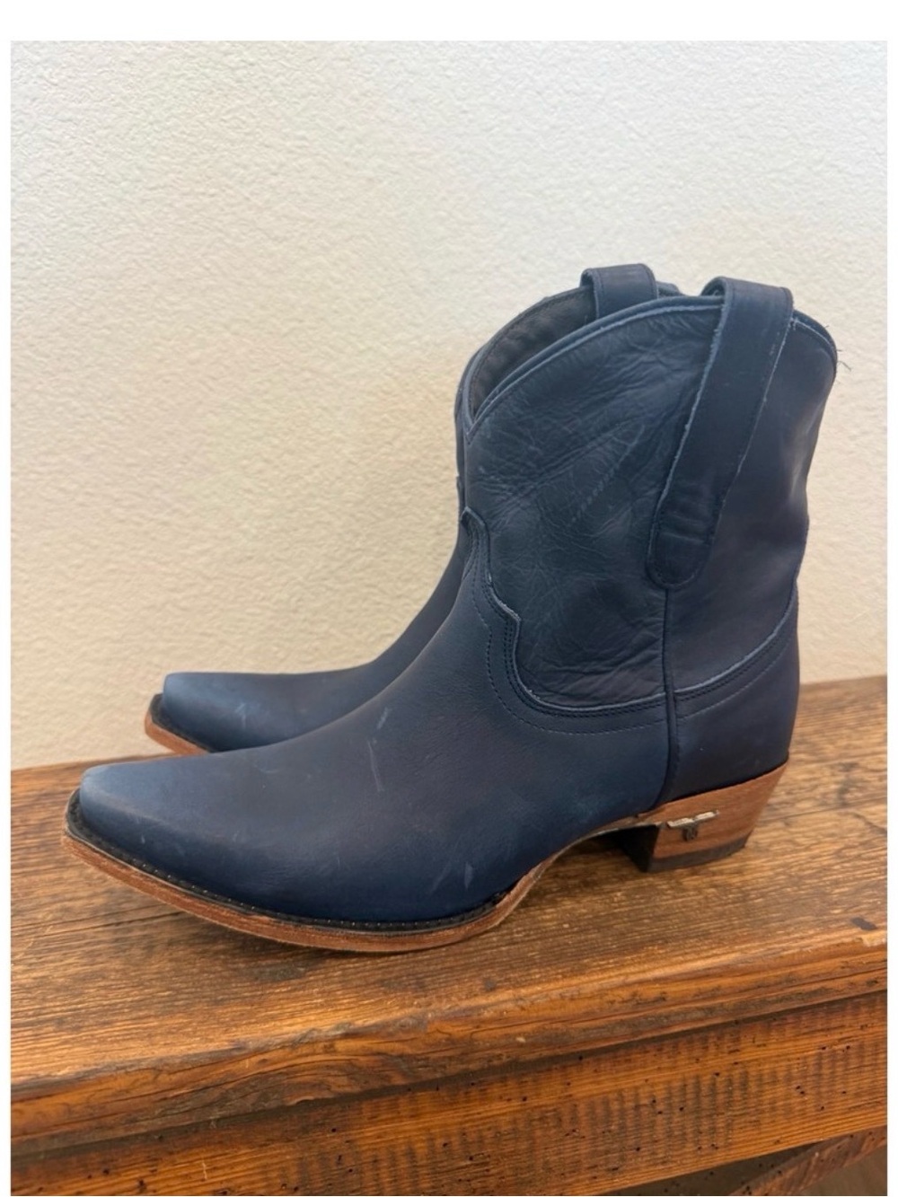 Lane ankle booties navy 8.5